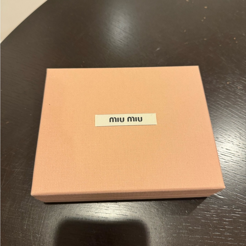 Miu Miu wallet used but in great condition